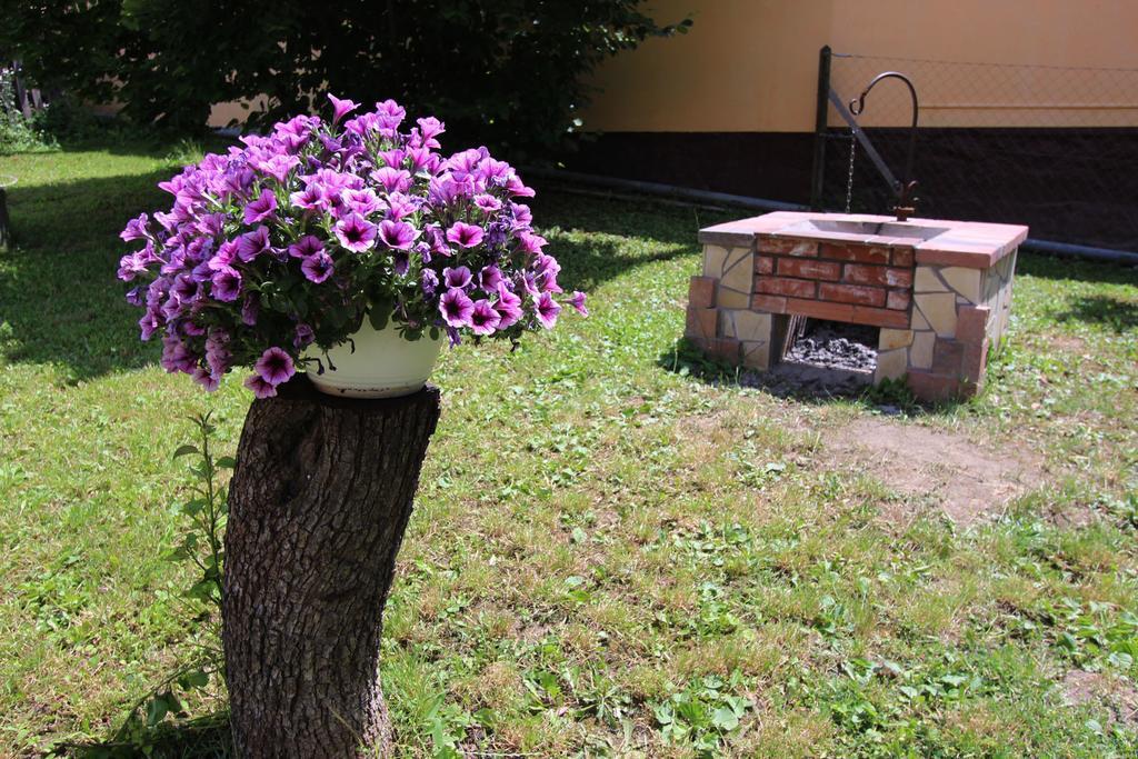 Lugas Vendeghaz Hotel Felsotold Exterior photo
